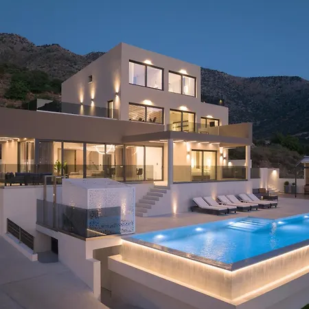 Dias Grand Villa, By Hellocrete Villa *