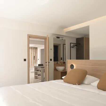 Dias Grand Villa, By Hellocrete Villa